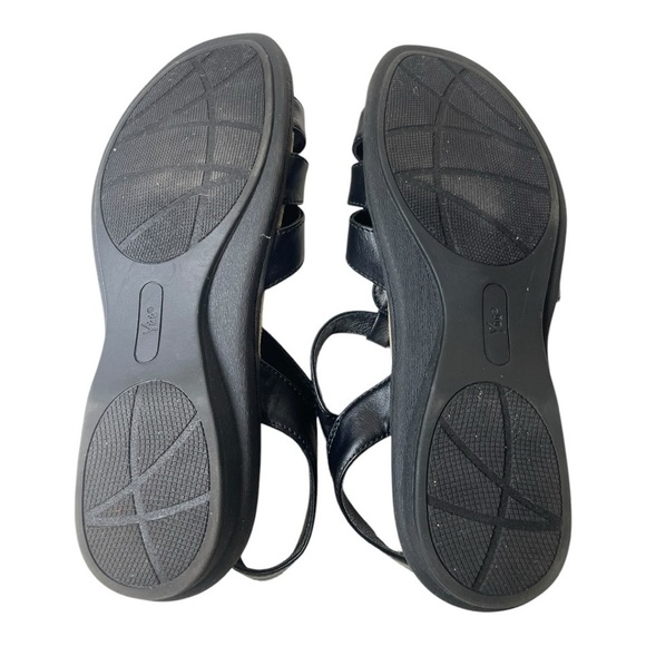 Yuu Women’s Josephine Black Medallion Comfort Sandals - Picture 7 of 10